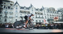 ¡Líder en el primer día! Pogacar abrió la Vuelta a España con victoria en Mónaco 