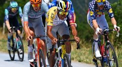 Egan Bernal no se encontró bien físicamente y cedió su puesto a Wilmar Paredes.