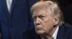 Trump vuelve a arremeter contra los medios por publicar "noticias falsas"