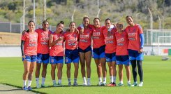 La selección femenina de mayores de Colombia sigue su preparación hacia el Mundial de 2027.