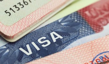 Juez anula prohibición de visas impuesta por Trump a 75 países