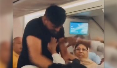 Pelea-Bangladesh-avión.