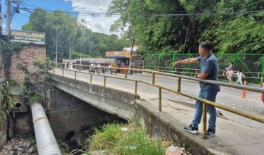Vecinos del barrio Primero de mayo están inquietos sobre las grietas aparecidas en el puente.