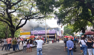 Incendio en Cúcuta. Foto: Leonardo Favio Oliveros / La Opinión