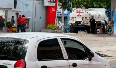 Estaciones de servicio. / Foto: Carlos Ramírez-La Opinión
