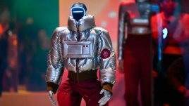 Muy fashionistas: los robots desfilaron al lado de modelos profesionales en Corea del Sur