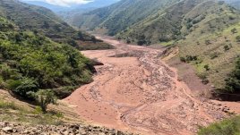 Damnificados y usuarios de la vía solicitan al nuevo gobierno incluir en el Plan Nacional de Desarrollo una solución definitiva al desastre natural.