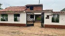 Vivienda abandonada en La Carolina Campestre
