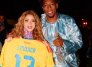 Johan Mojica se encontró con Shakira y le entregó la ‘Tricolor’