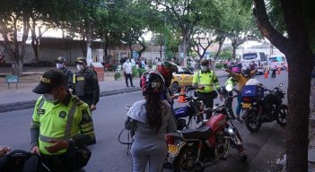 Los conductores han denunciado abuso de autoridad por parte de los uniformados. Archivo/ La Opinión 