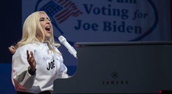 Lady Gaga, a quien el presidente electo llama "gran amiga", ya había actuado en su último gran mitin./ Foto:AFP