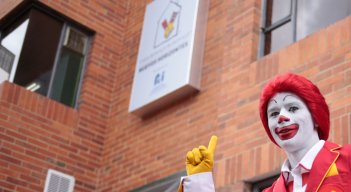 Para aplicar a la oferta laboral, McDonald’s dispuso de una creativa forma con realidad aumentada. / Foto: Colprensa
