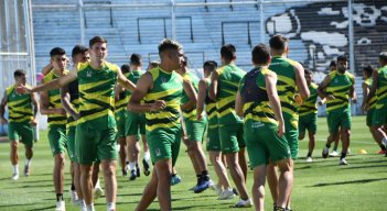 Los colombianos Raúl Loaiza y Mauricio Duarte forman parte de Defensa y Justicia y se espera que el primero de ellos entre en la convocatoria. / Foto: Tomada de Twitter @ClubDefensayJus