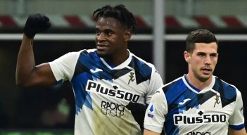 Duván Zapata alcanzó su octavo gol en la presente Serie A. / Foto: AFP