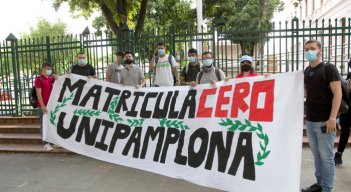 Estudiantes hicieron un plantón a las afueras de la Gobernación./ Foto: Alfredo Estevez