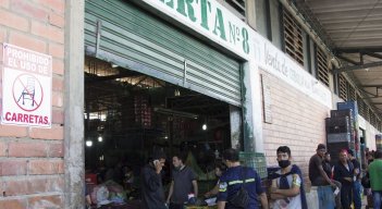 Se ha evidenciado que muchas personas incumplen las medidas en diferentes centros de abastos de la ciudad. 
