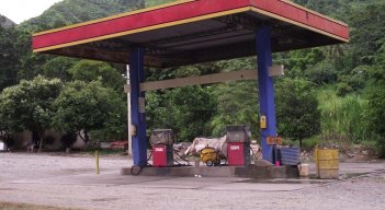La estación de combustible Caracolí fue instalada en 2006 y dio paso al conflicto limítrofe.