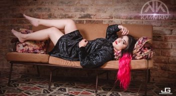 La cucuteña Kamy Key compone, toca el piano y canta música popular. Alista su nuevo sencillo ‘El protagonista’ para estos tiempos de pandemia.