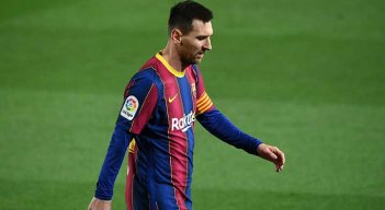 Lionel Messi, según el diario El Mundo, tiene un contrato con el Barcelona de 555.273.619 euros en los últimos cuatro años.