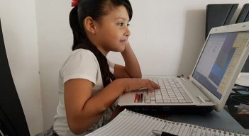 Los estudiantes seguirán en clases virtuales, mientras se revisan los protocolos de bioseguridad para implementar la alternancia./ Foto : Archivo La Opinión