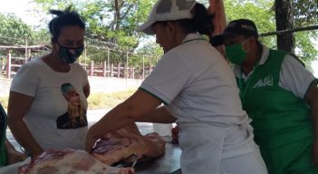 La vocación de las mujeres de Amuci está relacionada con la elaboración de productos cárnicos de cerdo. / Foto: Cortesía