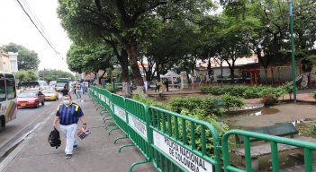 Los parques estarán cerrados por unas cuantas semanas y evaluar los resultados. Foto: Luis Alfredo Estévez/ La Opinión 