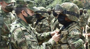 550 soldados regulares recibieron instrucción militar durante tres meses.