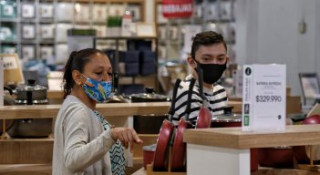 El funcionario explicó que es posible hacer un esfuerzo más grande para pagar los impuestos, pues esto ayudará a contribuir con la reactivación económica. Foto: Colprensa