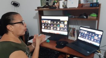 Los intérpretes de señas y los apoyos pedagógicos son importantes en los proceso de enseñanza para los estudiantes sordos. / Foto: Cortesía