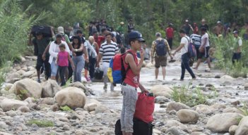 En los últimos cuatro años, el Gobierno ha emitido siete tipos de documentación para regularizar a la población venezolana en Colombia. / Foto: Archivo