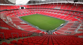 Wembley alberga importantes partidos de fútbol. Incluyendo partidos locales de la selección de fútbol de Inglaterra, y la final de la Copa FA.
