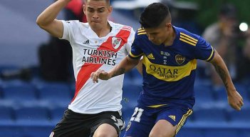 Rafael Santos Borré y Jorman Campuzano, futbolistas colombianos.