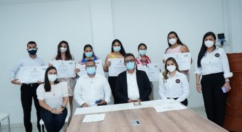 Egresados que se destacaron por su buen desempeño / Foto: cortesía / La Opinión