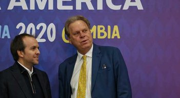 Ernesto Lucena (izquierda), Ministro del Deporte y Ramón Jesurún presidente de la FCF.