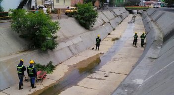 La empresa Aguas Kpital avanza en las obras para superar los daños presentados en el alcantarillado. / Foto Alfredo Estévez/La Opinión