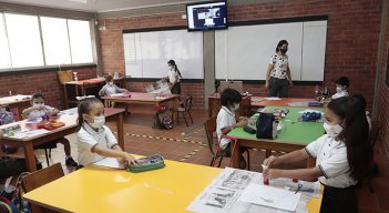 Profesores y estudiantes cumplen con rigurosidad los protocolos sanitarios / Foto Alfredo Estévez