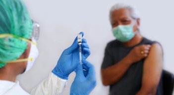 Adultos mayores de 75 y 79 años ya pueden agendar citas para ser vacunados contra la COVID-19./FOTO: Tomada de internet
