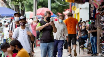 Las autoridades de salud piden a la ciudadanía no bajar la guardia frente a las medidas sanitarias. /Foto: Archivo