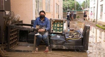 Escena de las inundaciones del año pasado en la urbanización Arrayanes./Foto Archivo/La Opinión