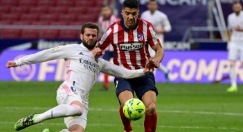 El uruguayo Luis Suárez anotó así su 17º tanto como segundo mejor goleador del campeonato español. / Foto: AFP