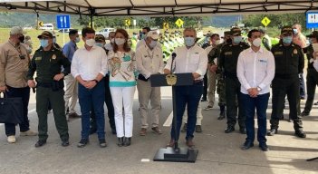 En Los Patios, Duque brindó seguridad con la entrega de 58 motos para la Policía./FOTO: Cortesía