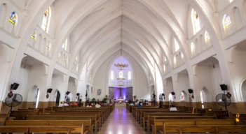La decisión de cerrar las puertas del templo fue tomada por el párroco. / Archivo/ La Opinion 