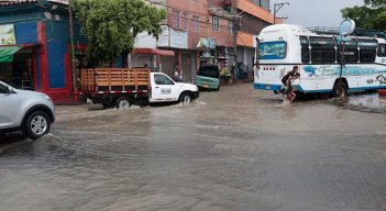 Con el más mínimo aguacero la ciudad se inunda./Foto Alfredo Estévez
