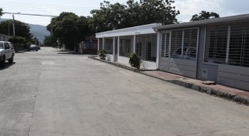 Casas de un barrio que se encuentran fastidiadas por los altos decibeles de sonido