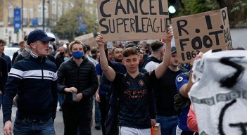 Las protestas no se hicieron esperar en Inglaterra.