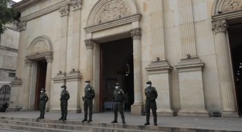  La Opinión hizo un corto recorrido en el que evidenció las calles de la ciudad desoladas. Las parroquias tampoco se ven abarrotadas como era el panorama durante esta época antes de aparecer la COVID-19, pues dentro de estos espacios se deben tener en cuenta el distanciamiento social y el uso del tapabocas para evitar contagios. / Foto: Alfredo Estévez
