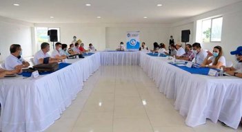 Los dirigentes comunales plantearon las obras más necesitadas para la comuna 8./Foto Cortesóa