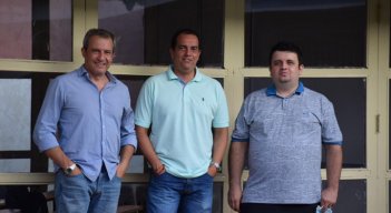 Los ingenieros de Sistemas Alexis Correa y Guillermo Ocampo, en conjunto con Anwar Elías, asesor en mercadeo de productos financieros, unieron sus conocimientos y experiencia. /Foto: Cortesía