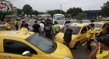 En el puente Arnulfo Briceño se registraron bloqueos parciales en medio de la protesta./Foto: Juan Pablo Cohen