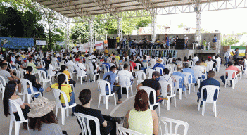 Aspecto del cabildo abierto que se cumplió ayer en el Centro Integral Comunitario del barrio San Antonio de El Zulia. / Foto Alfredo Estévez/ La Opinión 